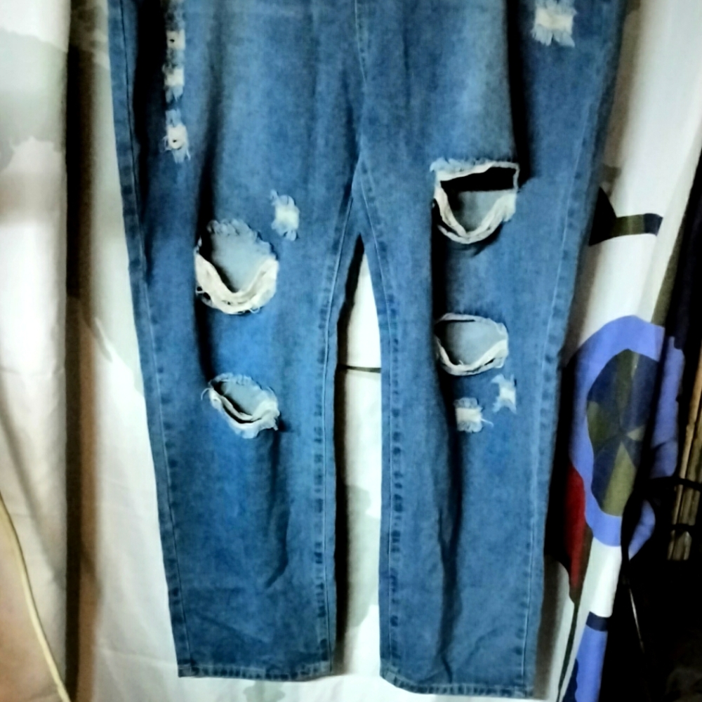 New no tags distressed ladies jeans